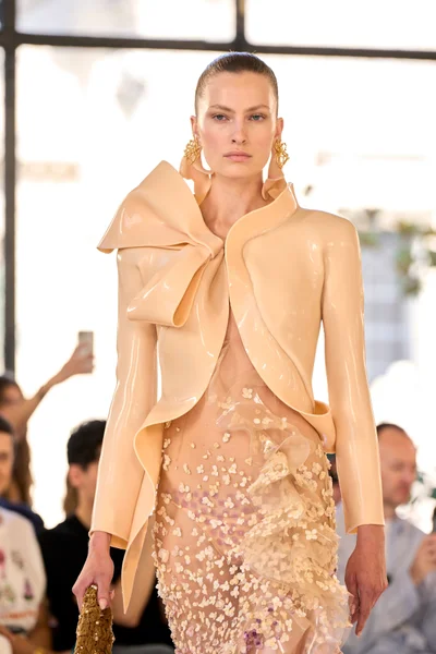 Look 76